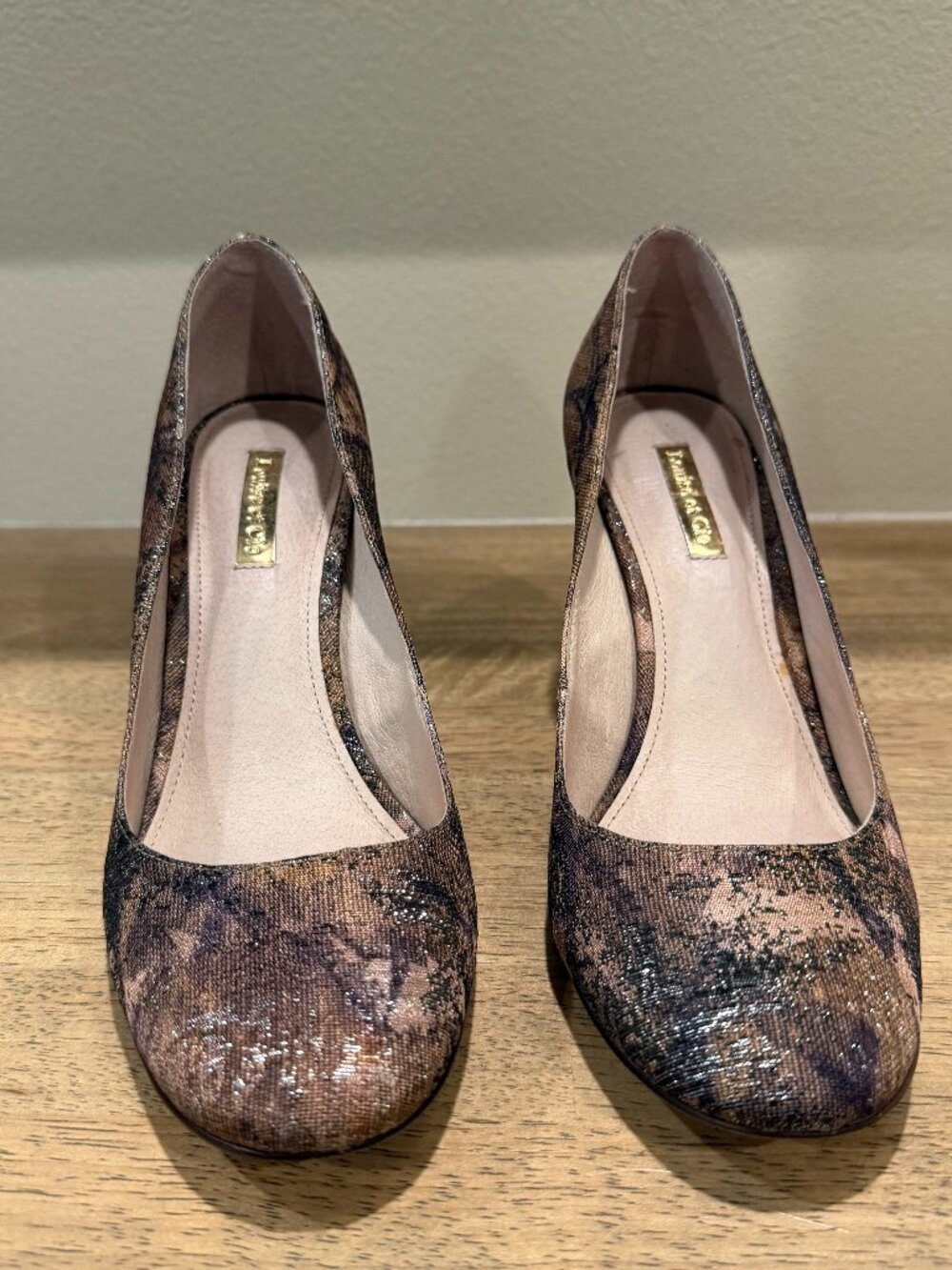 Louise et Cie Black & Tan Heels Size 8 | Block Heel Pumps - Picture 2 of 7